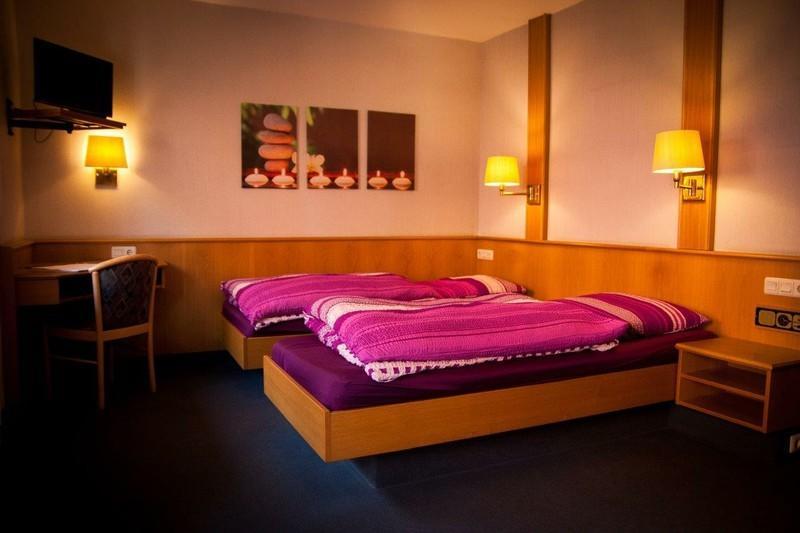 Zur Frischen Quelle Hotel Оберасбах Екстериор снимка