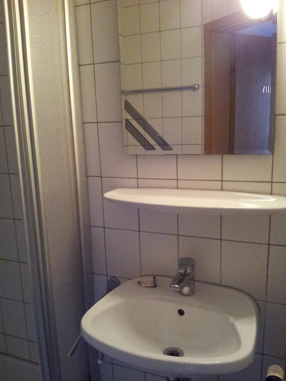 Zur Frischen Quelle Hotel Оберасбах Екстериор снимка