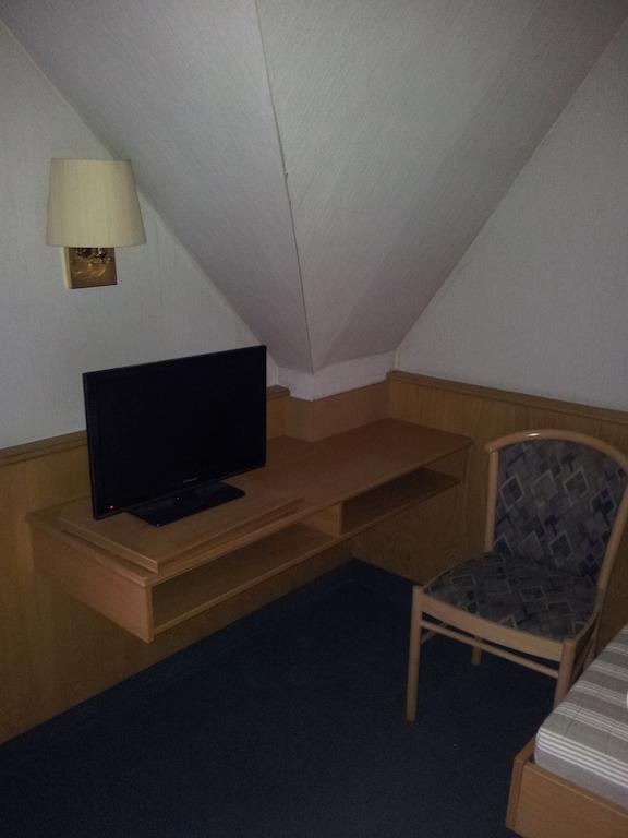 Zur Frischen Quelle Hotel Оберасбах Екстериор снимка