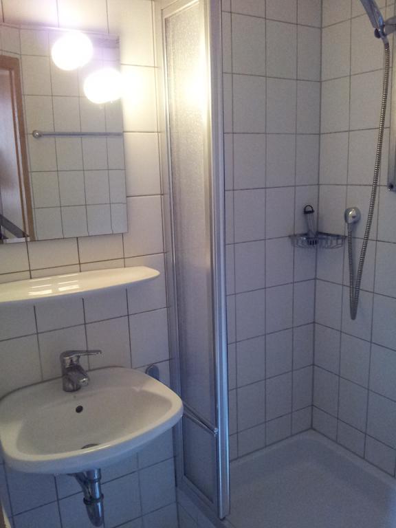 Zur Frischen Quelle Hotel Оберасбах Стая снимка