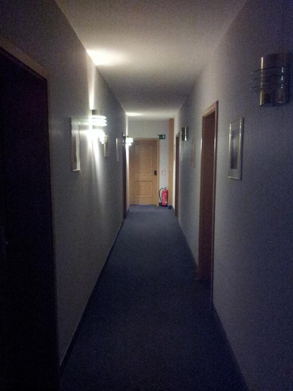 Zur Frischen Quelle Hotel Оберасбах Екстериор снимка