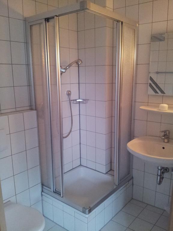 Zur Frischen Quelle Hotel Оберасбах Стая снимка