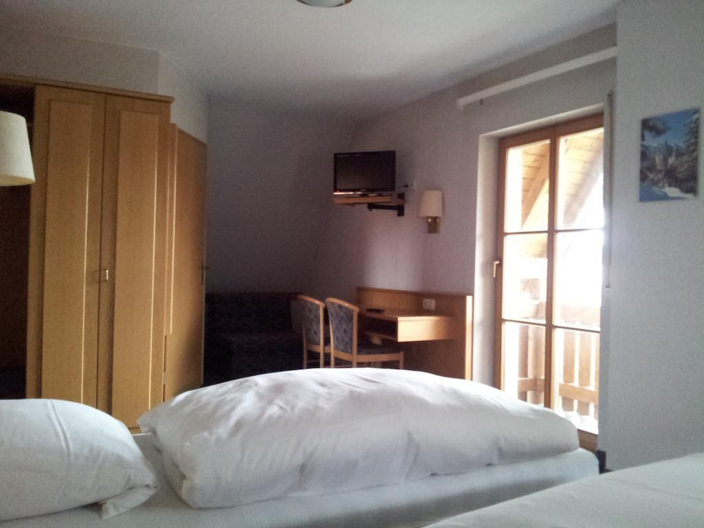 Zur Frischen Quelle Hotel Оберасбах Стая снимка