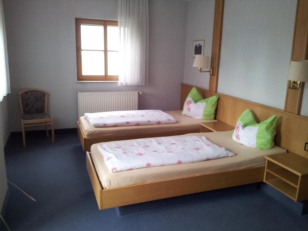 Zur Frischen Quelle Hotel Оберасбах Стая снимка